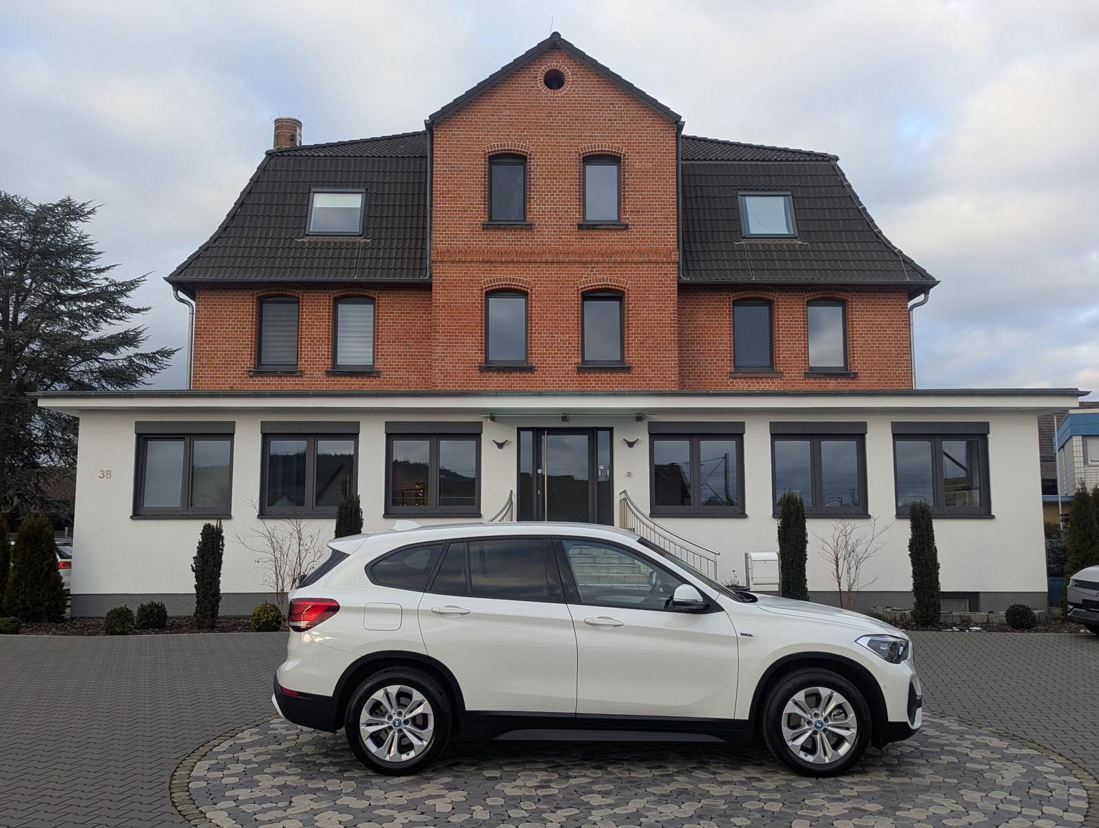 BMW X1 xDrive 25e Advantage LED CAM SHZ Navi Memory