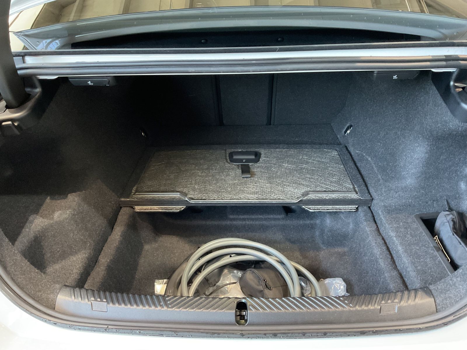 Fahrzeugabbildung BMW i5 xDrive40 M-Sportpaket | Sitzbelüftung vorn |