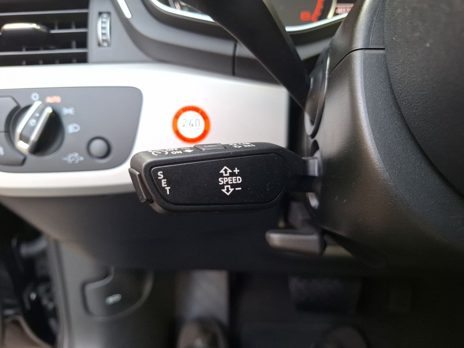 Fahrzeugabbildung Audi A4 Avant 35 TFSI S-tronic Navi GRA PDC SH LM