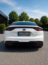 Kia Stinger 3.3 T-GDI AWD GT GT+Klappenauspuff  - weiße Kia Stinger