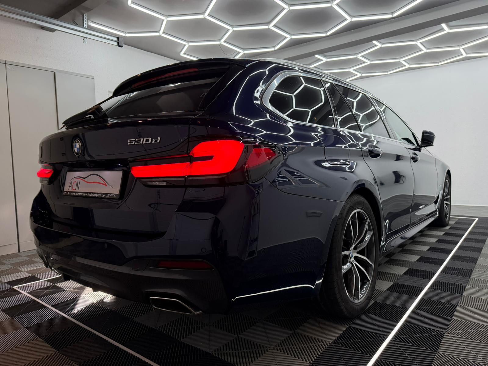 Fahrzeugabbildung BMW 530d M-SPORT/FACELIFT/LASER/ASSIST/STHZG/AHK