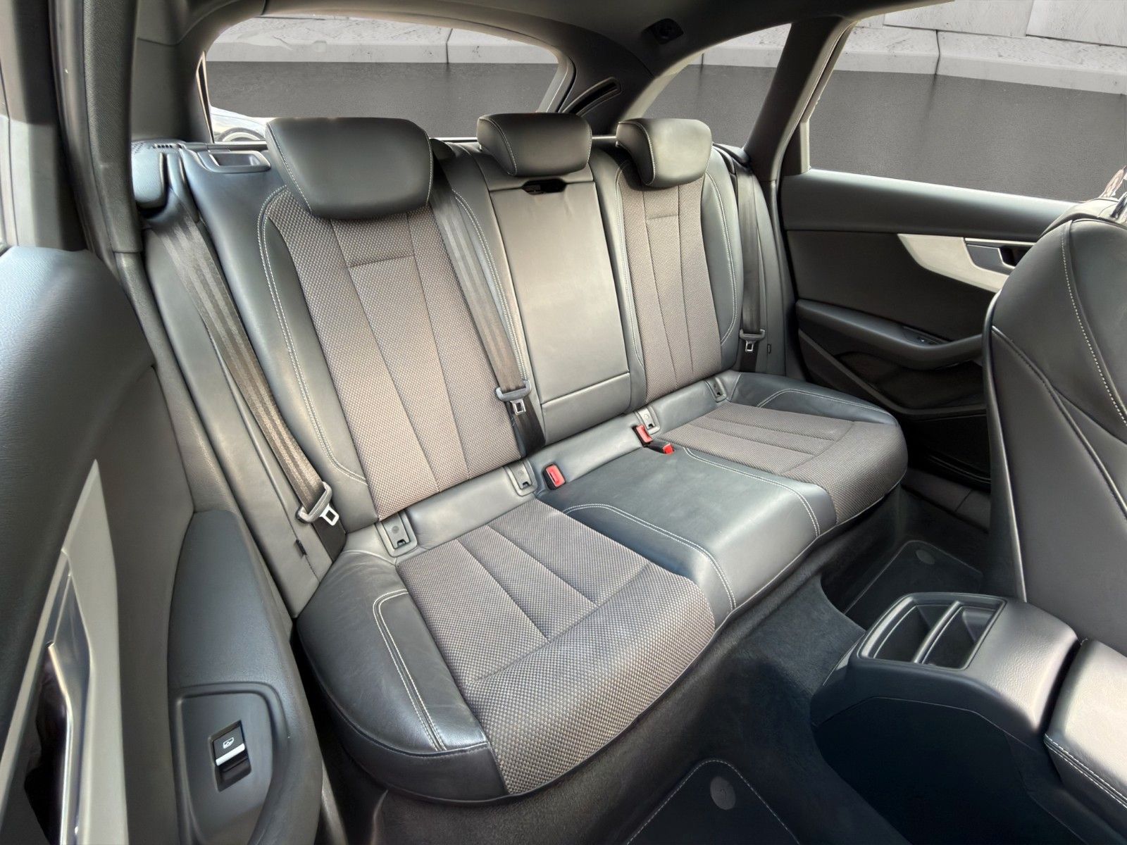 Fahrzeugabbildung Audi A4 Avant DSG quattro S Line*Pano*AHK*LED*SHZ*