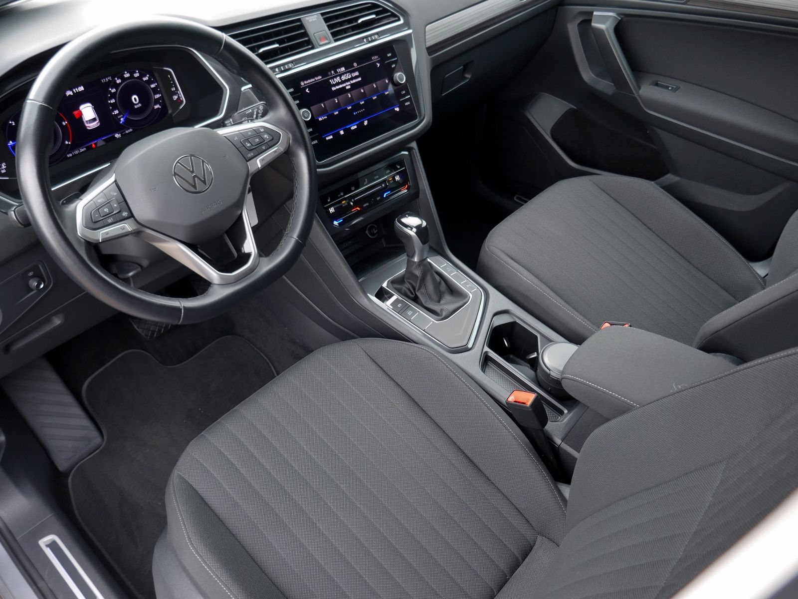 Fahrzeugabbildung Volkswagen Tiguan Allspace Life 2.0 TDI | LED AHK ACC