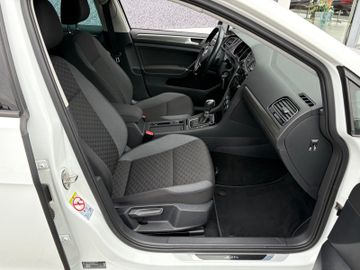 Fahrzeugabbildung Volkswagen Golf VII Lim. Join BlueMotion DSG Navi SHZ uvm.