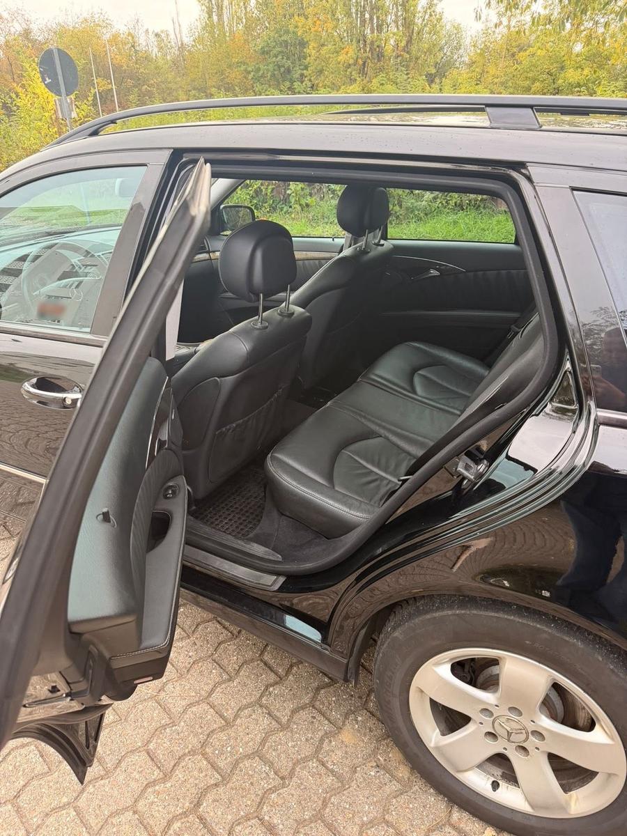 Mercedes-Benz E320 2006 — photo 10