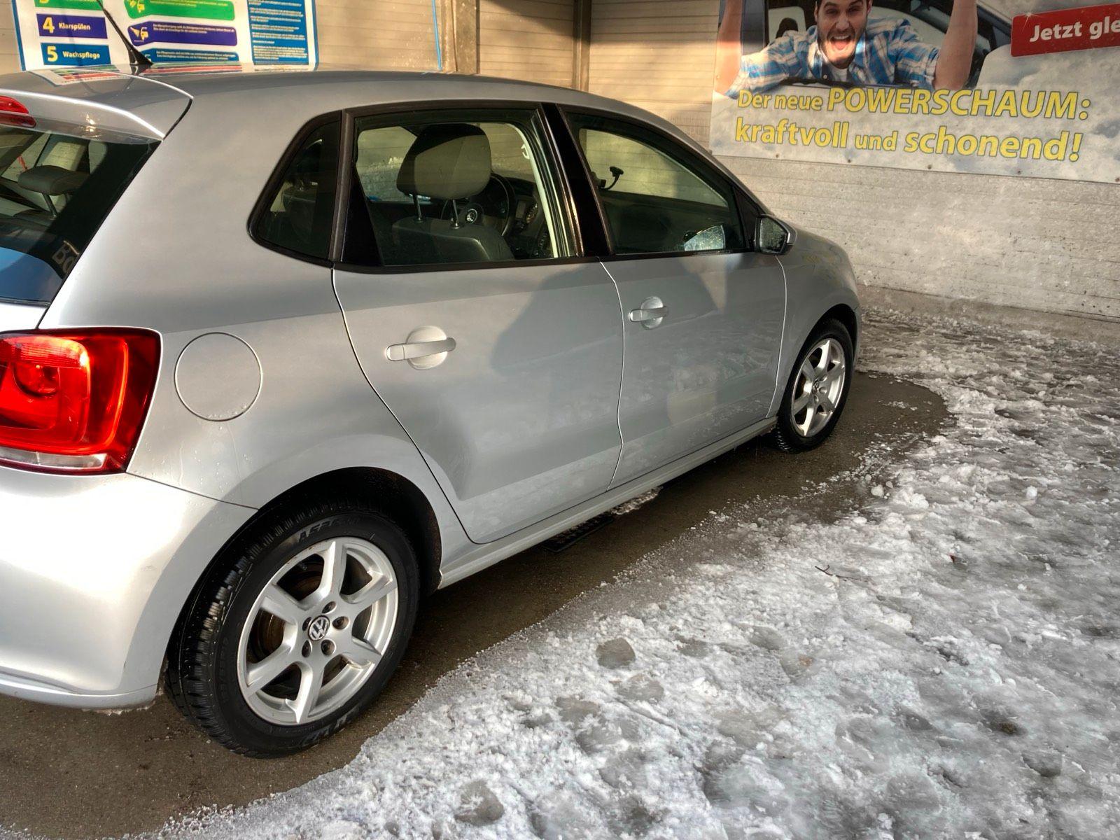 Volkswagen Polo 2012 — rear view