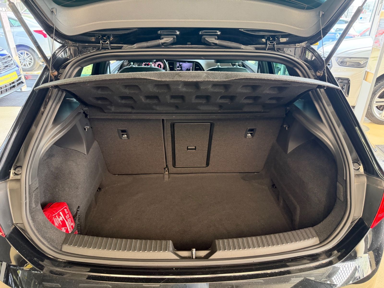 Fahrzeugabbildung SEAT Leon Cupra 300 * Schalter * 1.Hand*