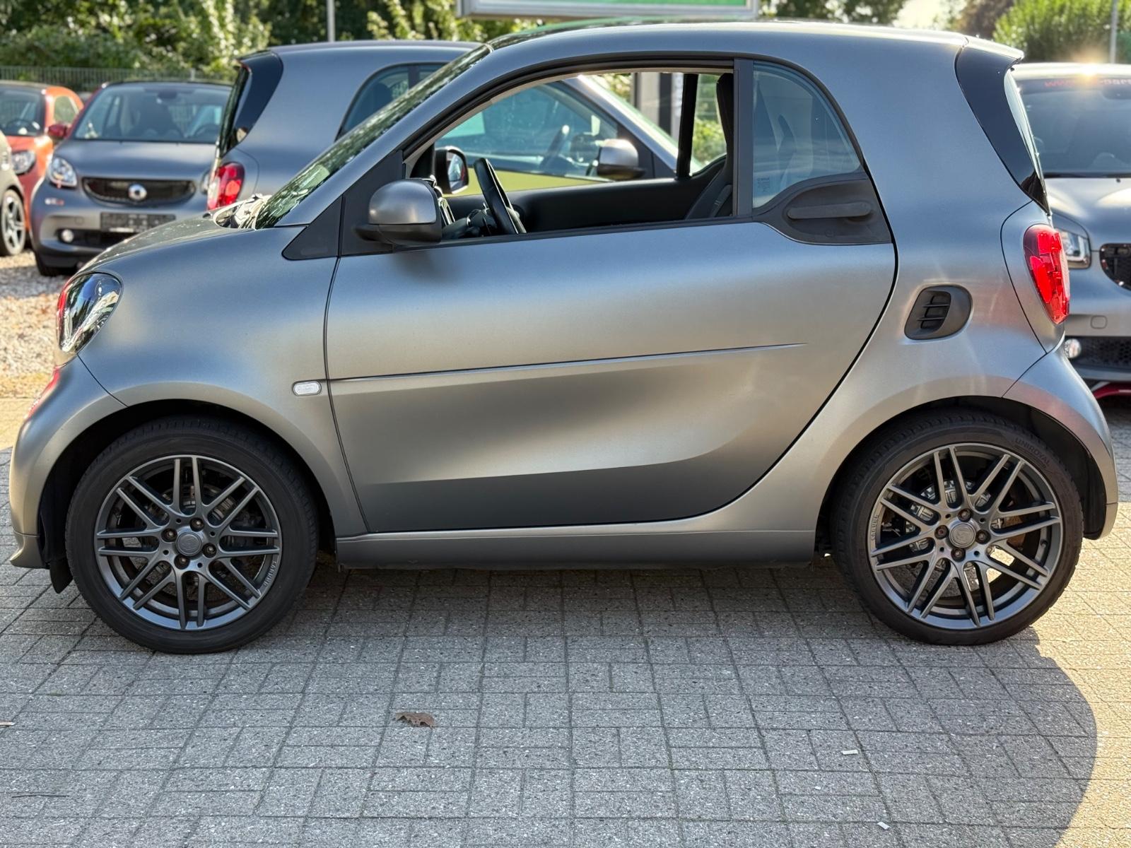 Smart ForTwo BRABUS*JBL*PANORAMA*KAMERA*NAVI*AMBIENTE*