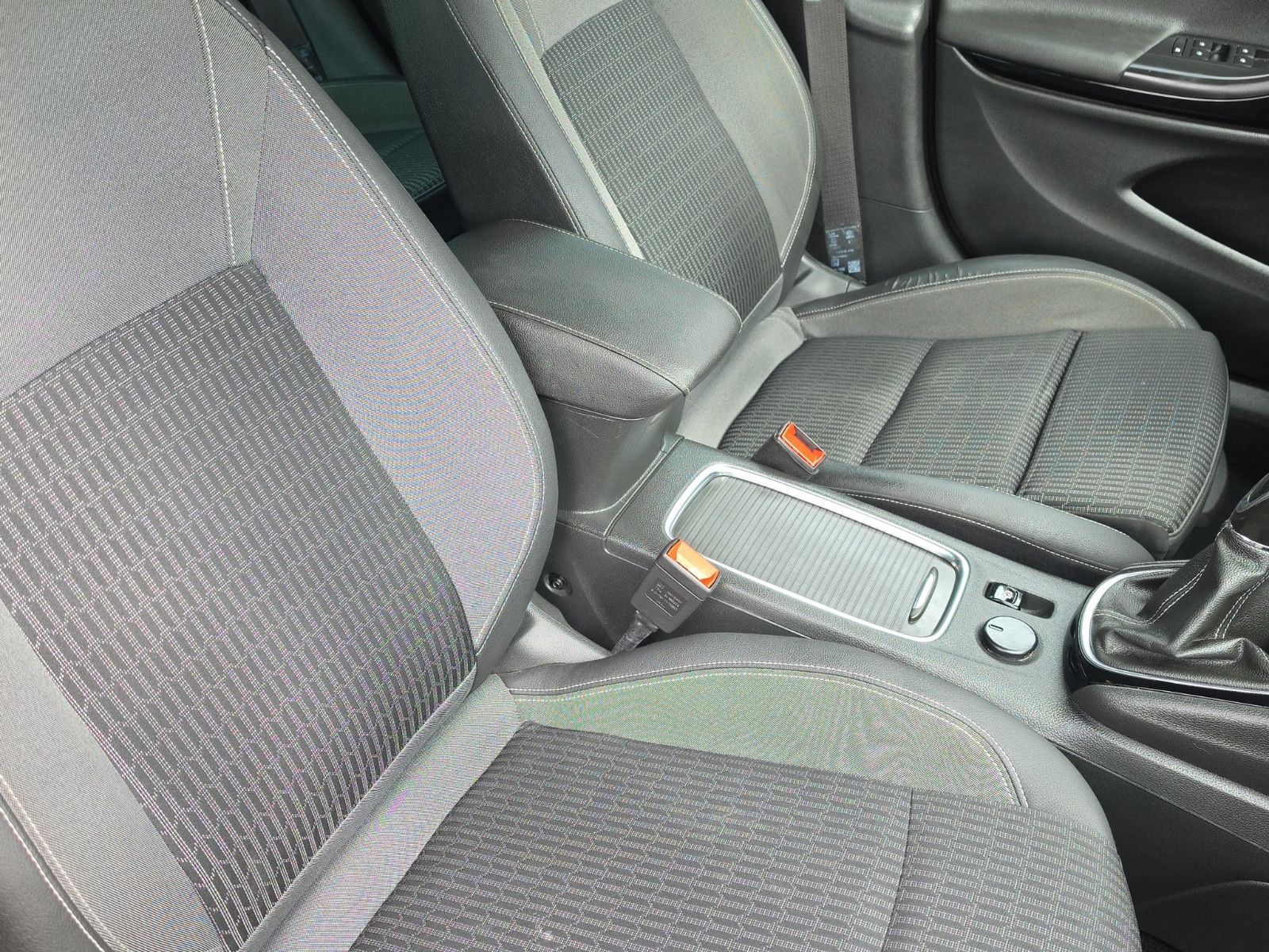 Fahrzeugabbildung Opel Astra K Lim. 5-trg. Elegance Start/Stop