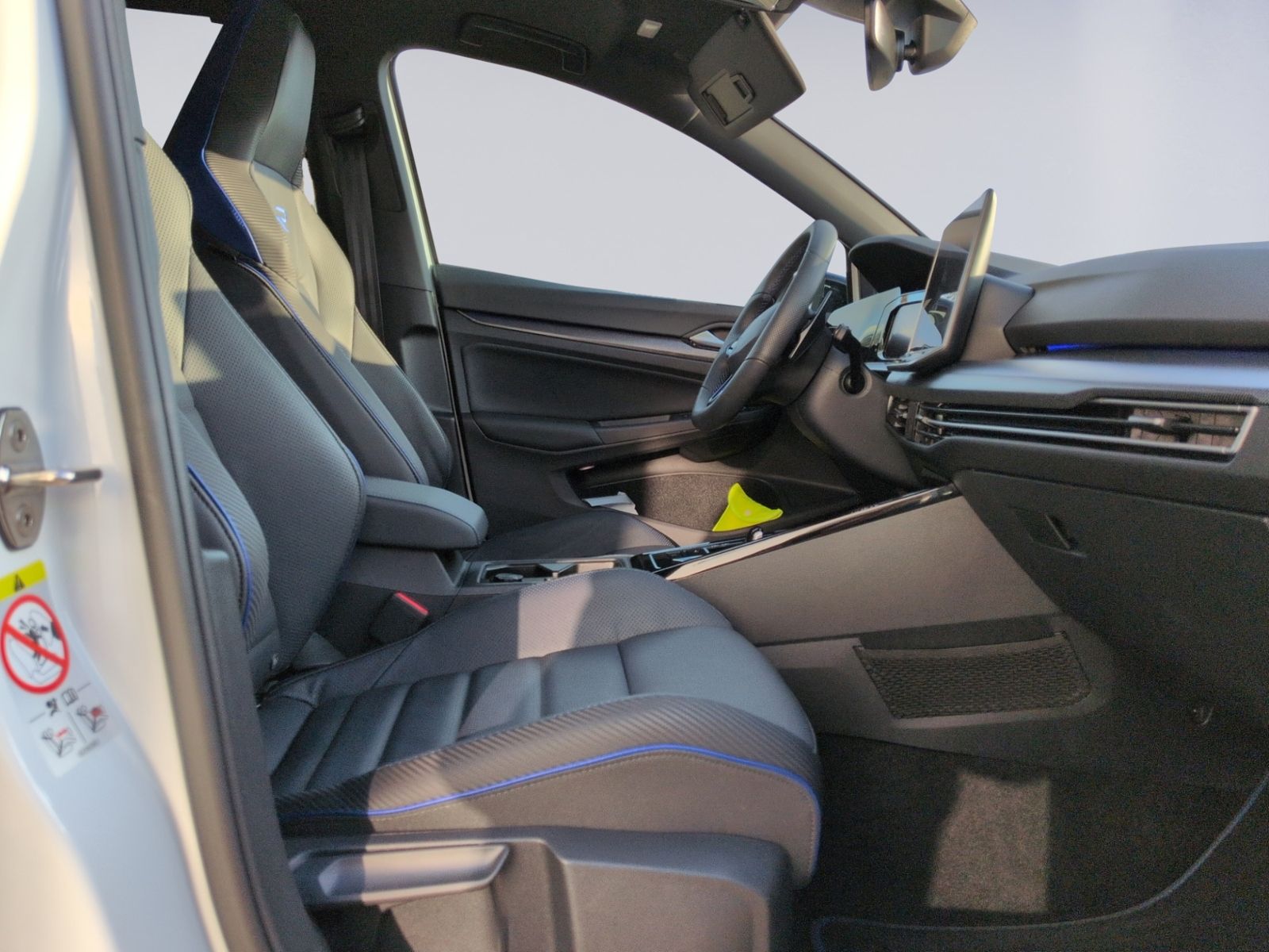 Golf VIII R BLACK EDITION 4MO AKRA+LEDER+PANO+