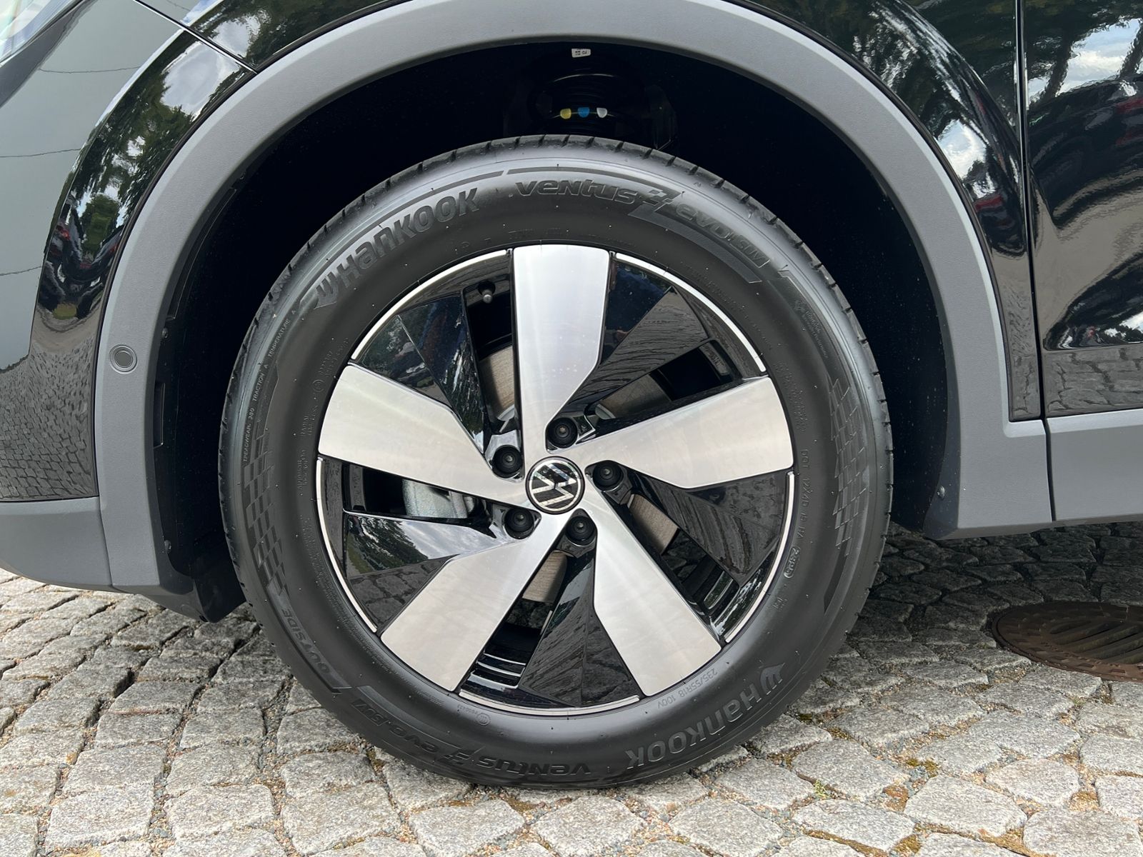 Fahrzeugabbildung Volkswagen Tiguan Elegance 1.5 eTSI DSG *AHK, IQ.Light, Nav