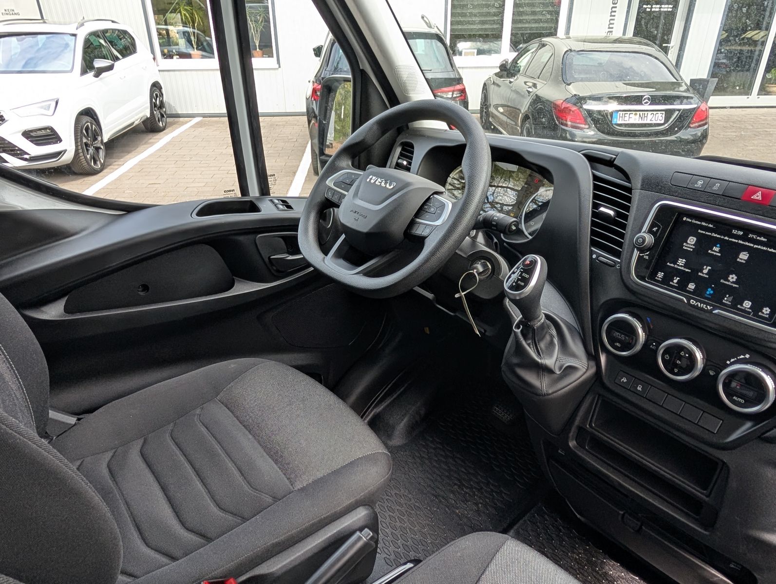 Fahrzeugabbildung Iveco 35S18V 4100L Daily 3.0L HI-Matic Holzboden Kamer