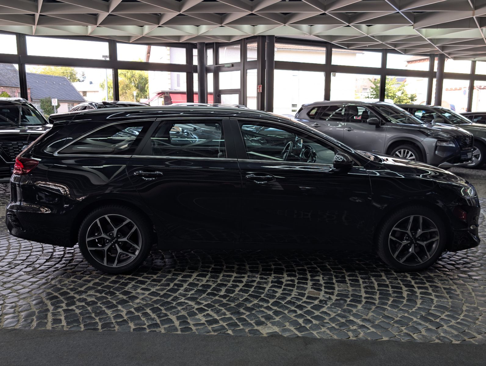 Fahrzeugabbildung Kia cee'd Sportswagon 1.5 DCT Spirit ACC*JBL*KAM*7J