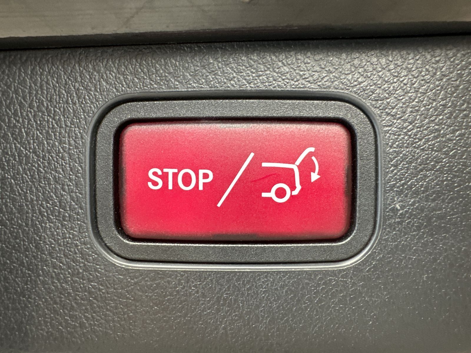 Fahrzeugabbildung Mercedes-Benz C 300 T AMG-Line NAV+LED+NIGHT+KEYLESS+DISTRONIC