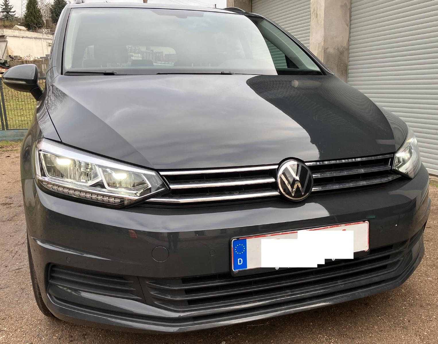 Volkswagen Touran Comfortline LED, AHK, DAB, automatic,