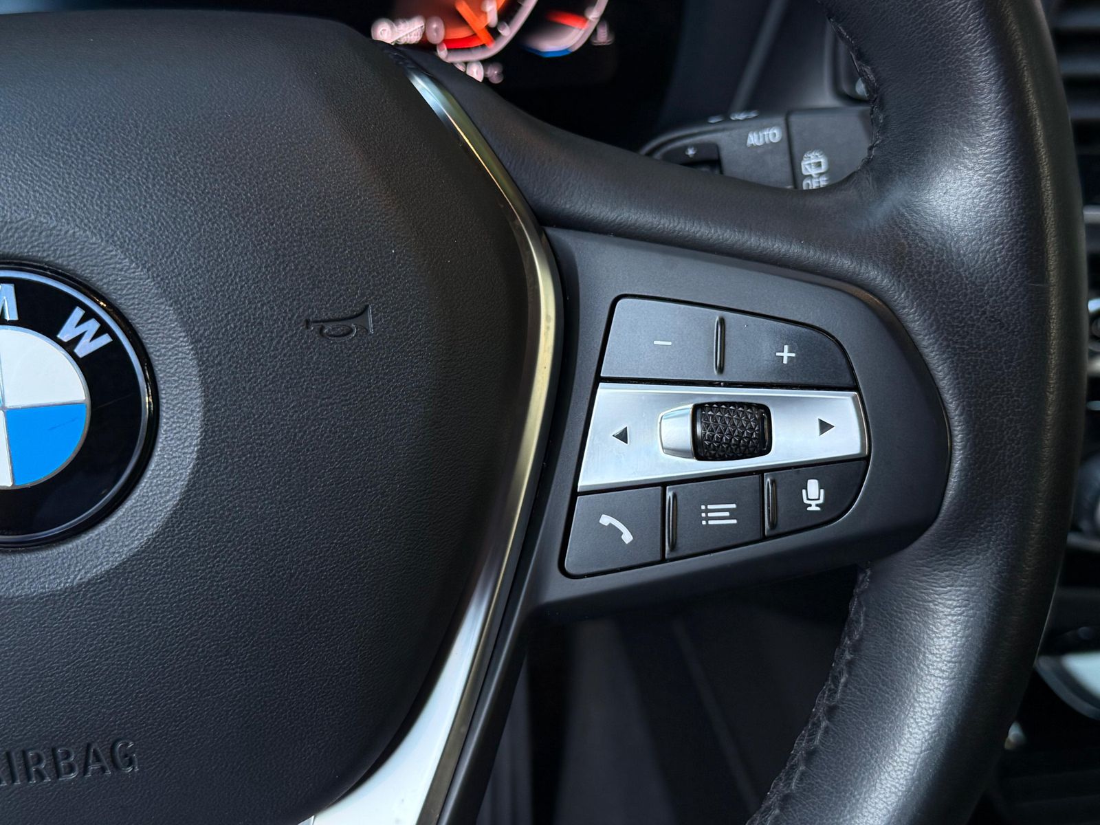 Fahrzeugabbildung BMW X3 xDrive Aut. 20i LED+NAVI+SHZ+LIVE+SPORT+LEDER