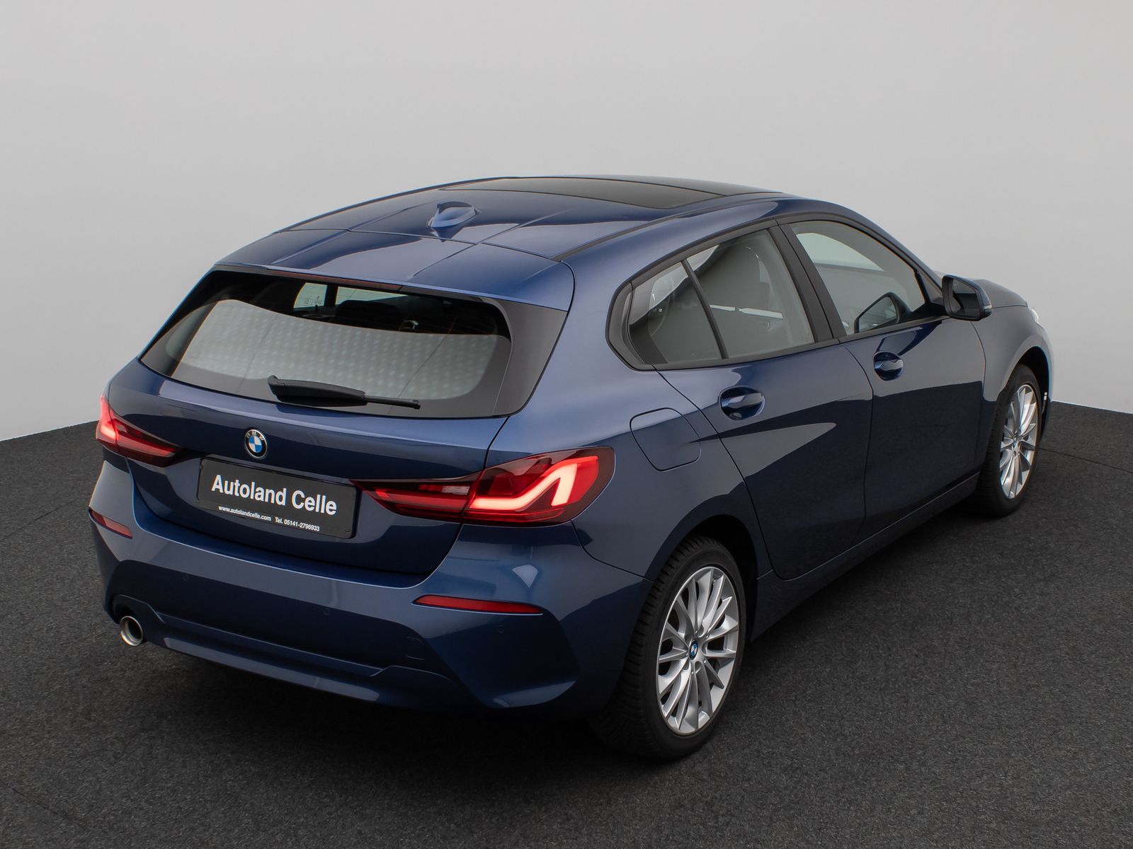 Fahrzeugabbildung BMW 118i Panorama DAB CockPitPro Lenkrhzg PDC LED