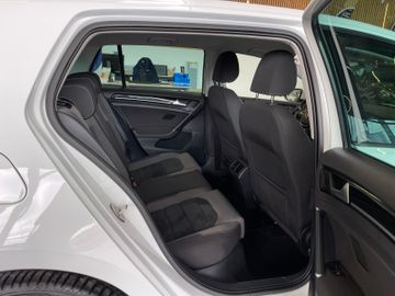 Volkswagen Golf VII Lim. Highline 1.5 TSI *1.HAND*LED*AHK*
