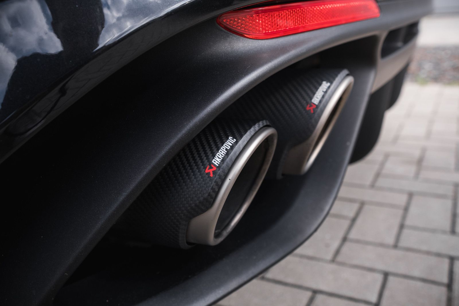 Fahrzeugabbildung Alfa Romeo Giulia Quadrifoglio-Akrapovic-HarmanKardon
