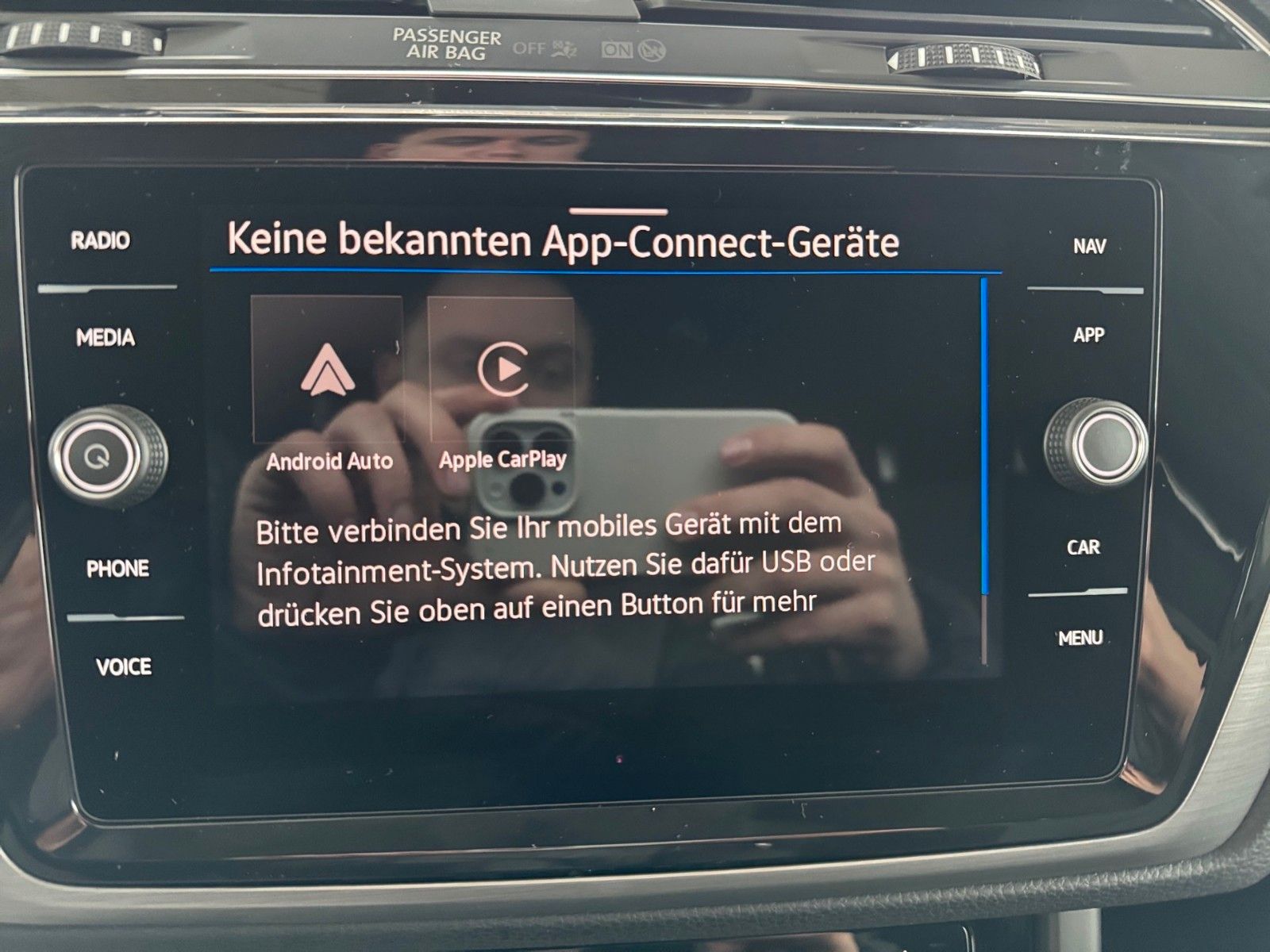 Fahrzeugabbildung Volkswagen Touran 1.5 TSI R-Line *7-SITZE*LED*KAMERA*ACC*