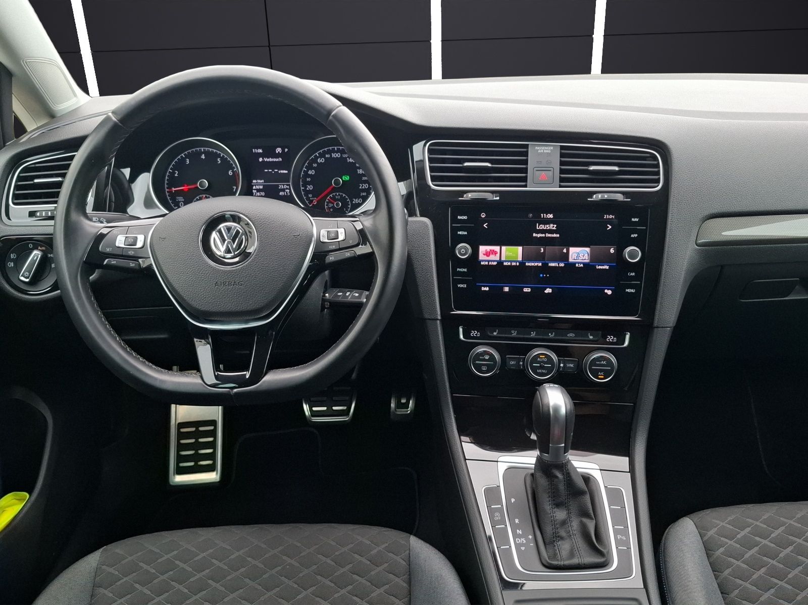 Fahrzeugabbildung Volkswagen Golf VII Variant TSI Join DSG LED AHK Navi ACC P