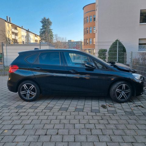 BMW 220 i active tourer Unfallfahrzeug