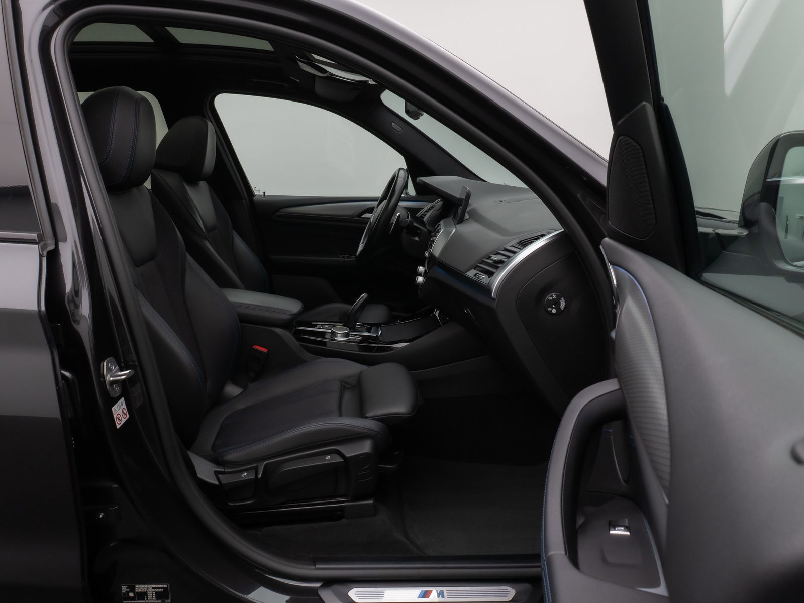 Fahrzeugabbildung BMW X3 xD30e M Sport Panorama 360°HUD DAB HiFi 20Zl