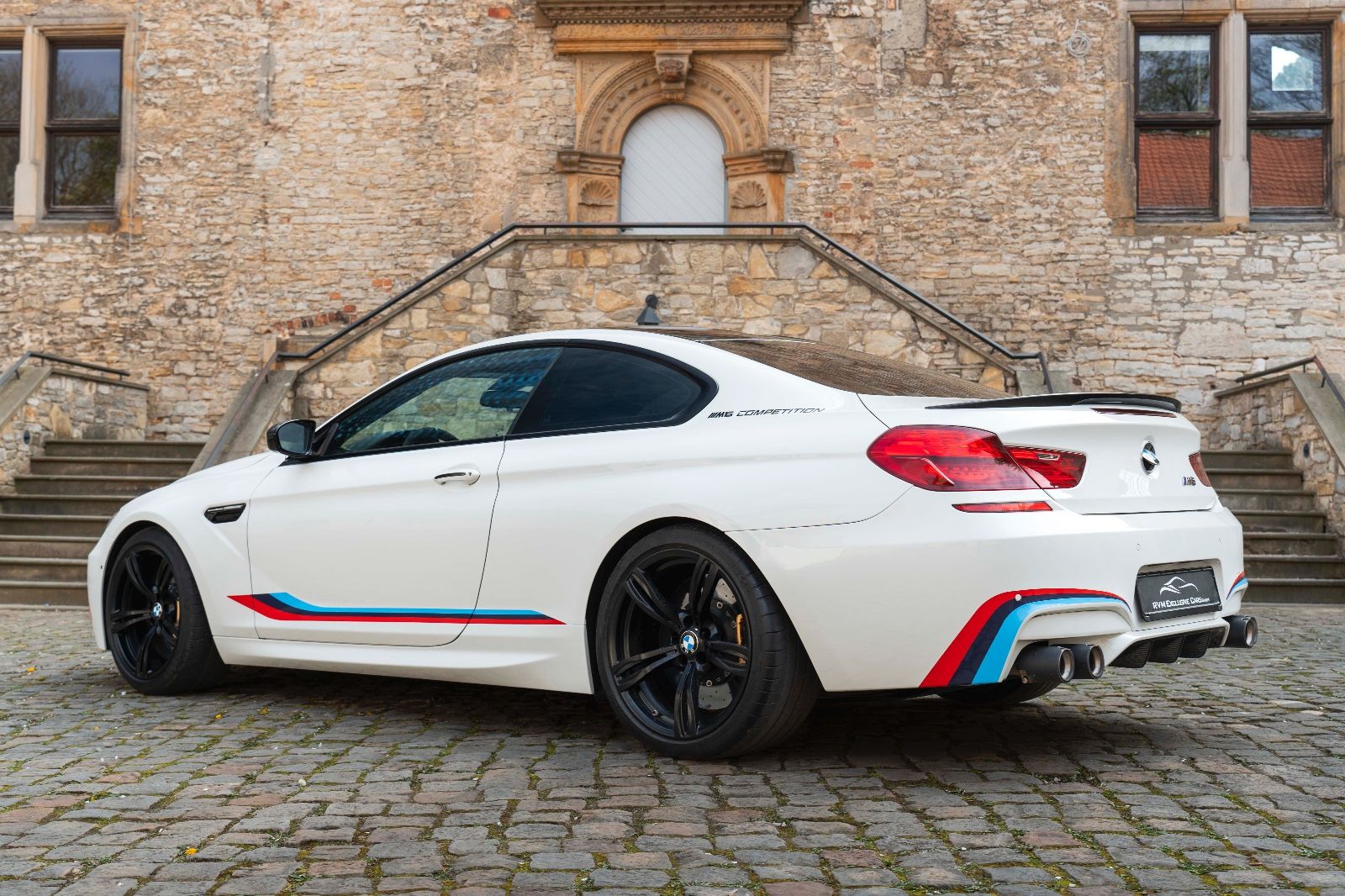 Fahrzeugabbildung BMW M6 Competition 1/100  B&O 360° Carbon LED