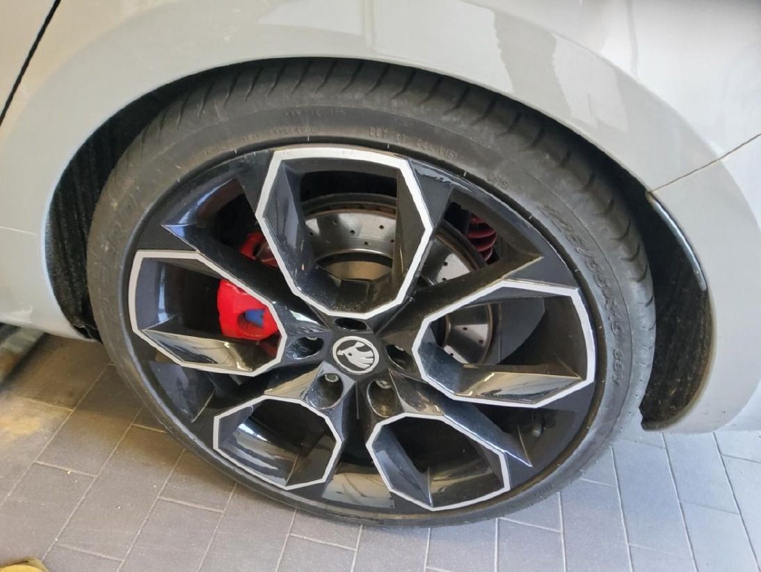 Fahrzeugabbildung SKODA Octavia Combi 20TSI DSG RS60 Sondermodell limit.