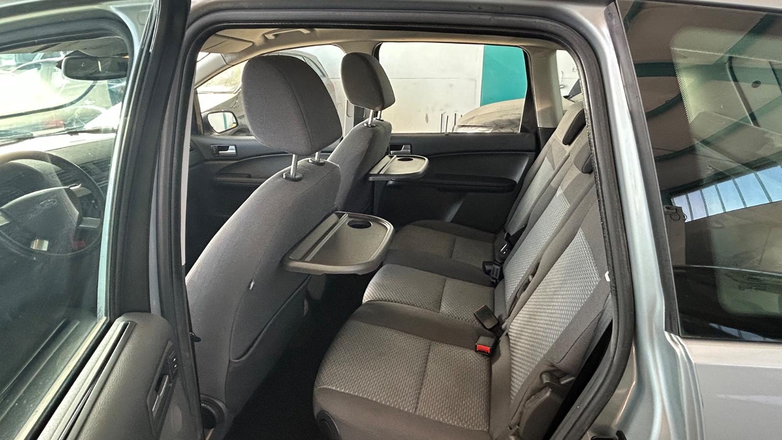 Ford Focus 2005 — photo 16