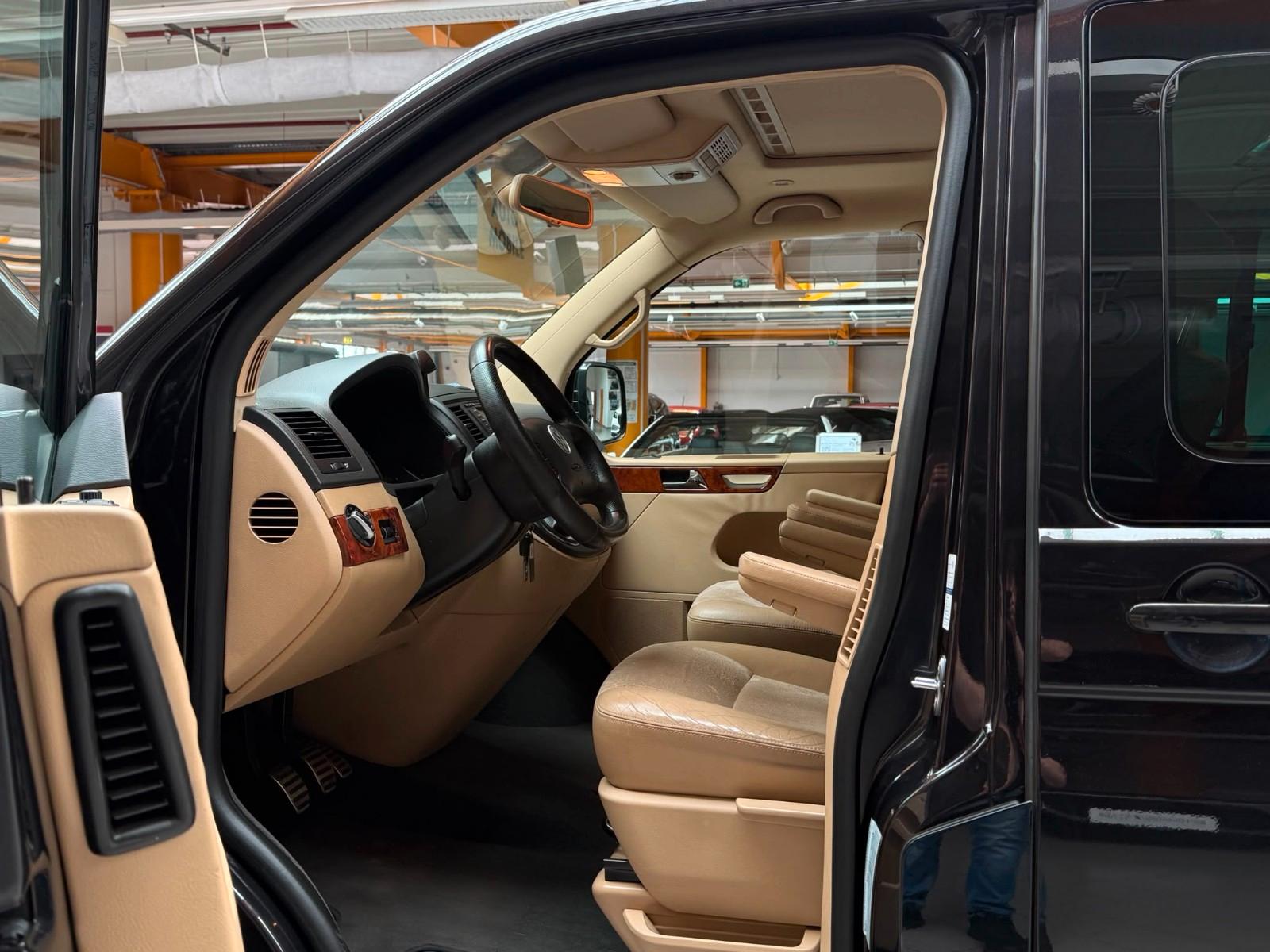 VOLKSWAGEN T5 MULTIVAN HIGHLINE 3.2 V6 235ch 4MOTION - GPL - TOIT PANORAMIQUE - PORTES ÉLECTRIQUES - GPS - CUIR/ALCANTARA