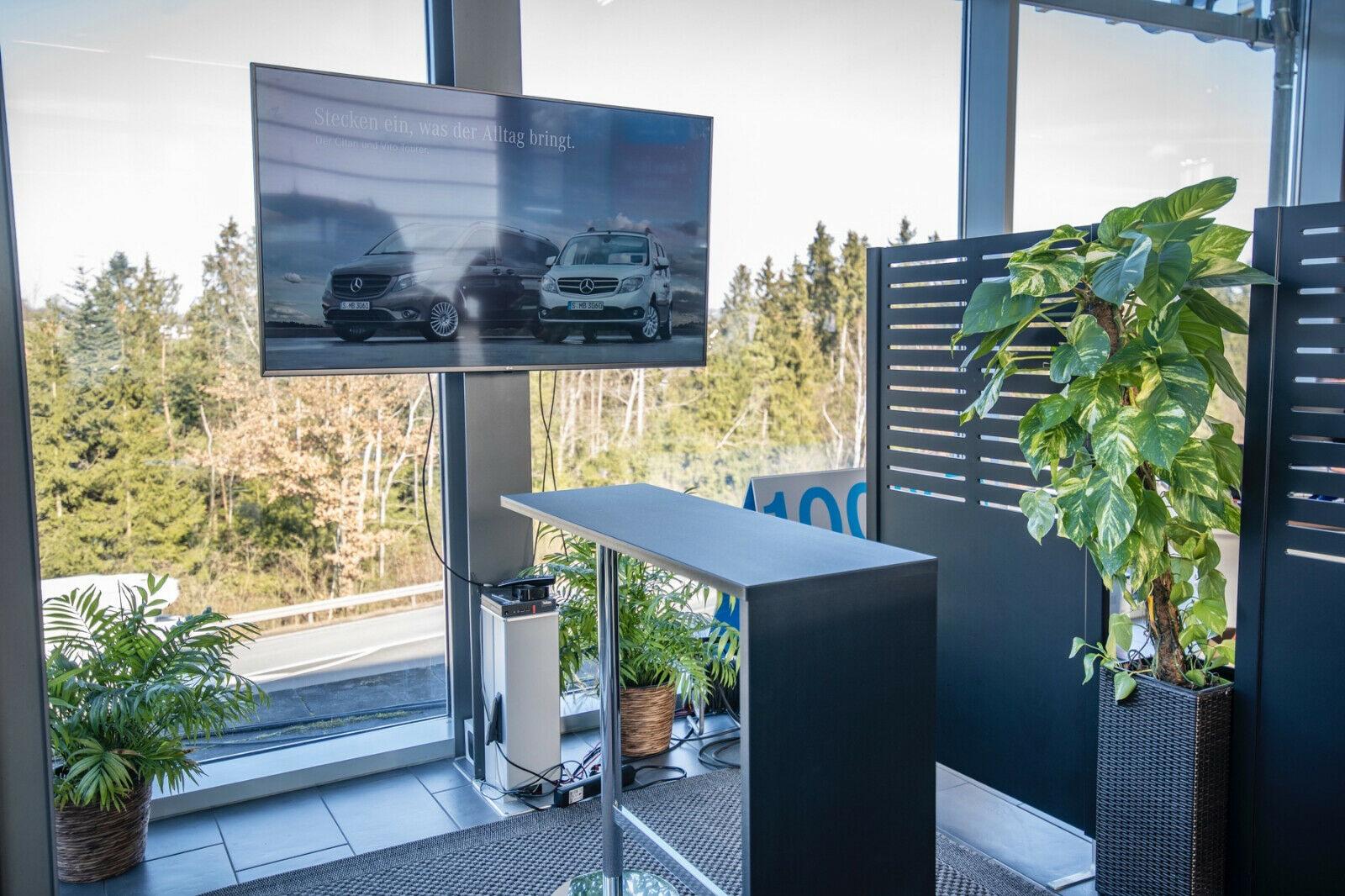 showroom-image-bottom