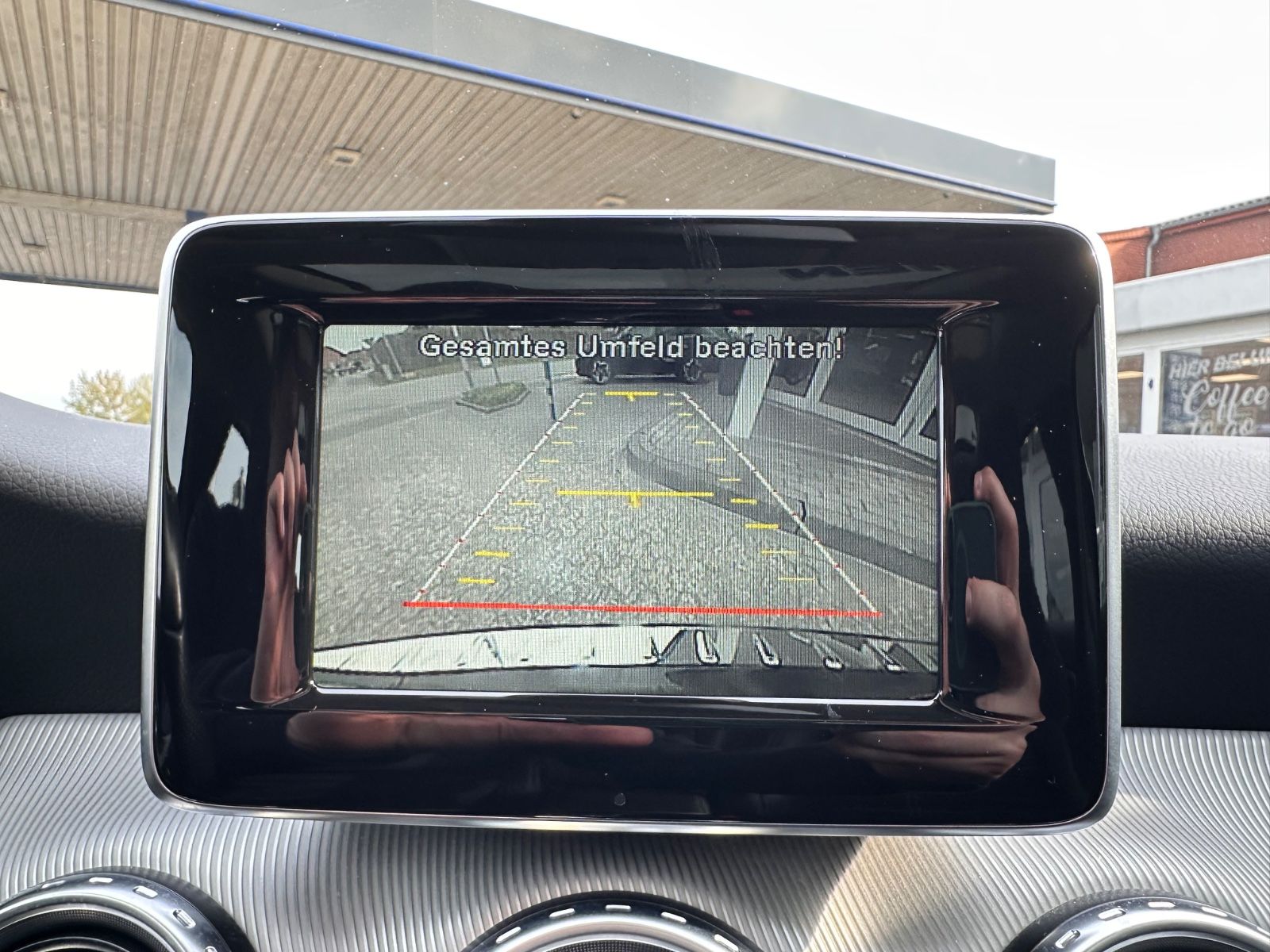Fahrzeugabbildung Mercedes-Benz GLA 220 CDI Urban DCT AHK/Pano/SHZG/STANDHZG/GRA