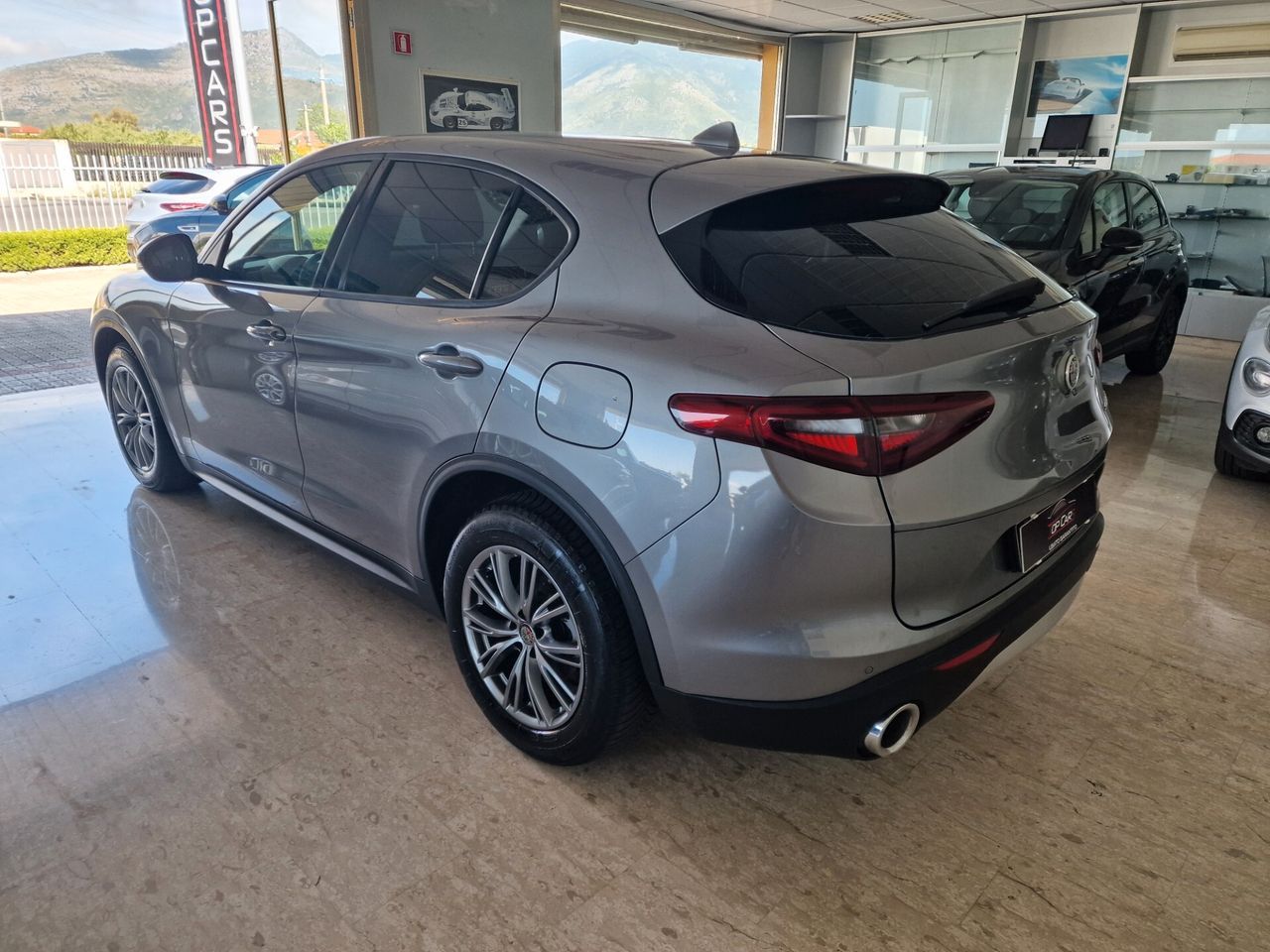 Alfa Romeo Alfa Stelvio con Interno in Pelle imagem 2