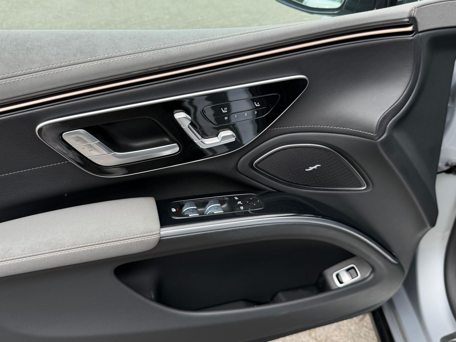Fahrzeugabbildung Mercedes-Benz EQS  450+ AIRMAT+PANO+LED+SHZ+MEMO+ACC+WP+360°+