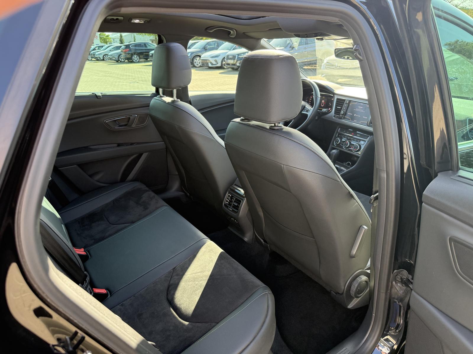 SEAT Leon Xcellencen,Virtual,Pano,R-Kamera,AHK,Beats, миниатюра 24