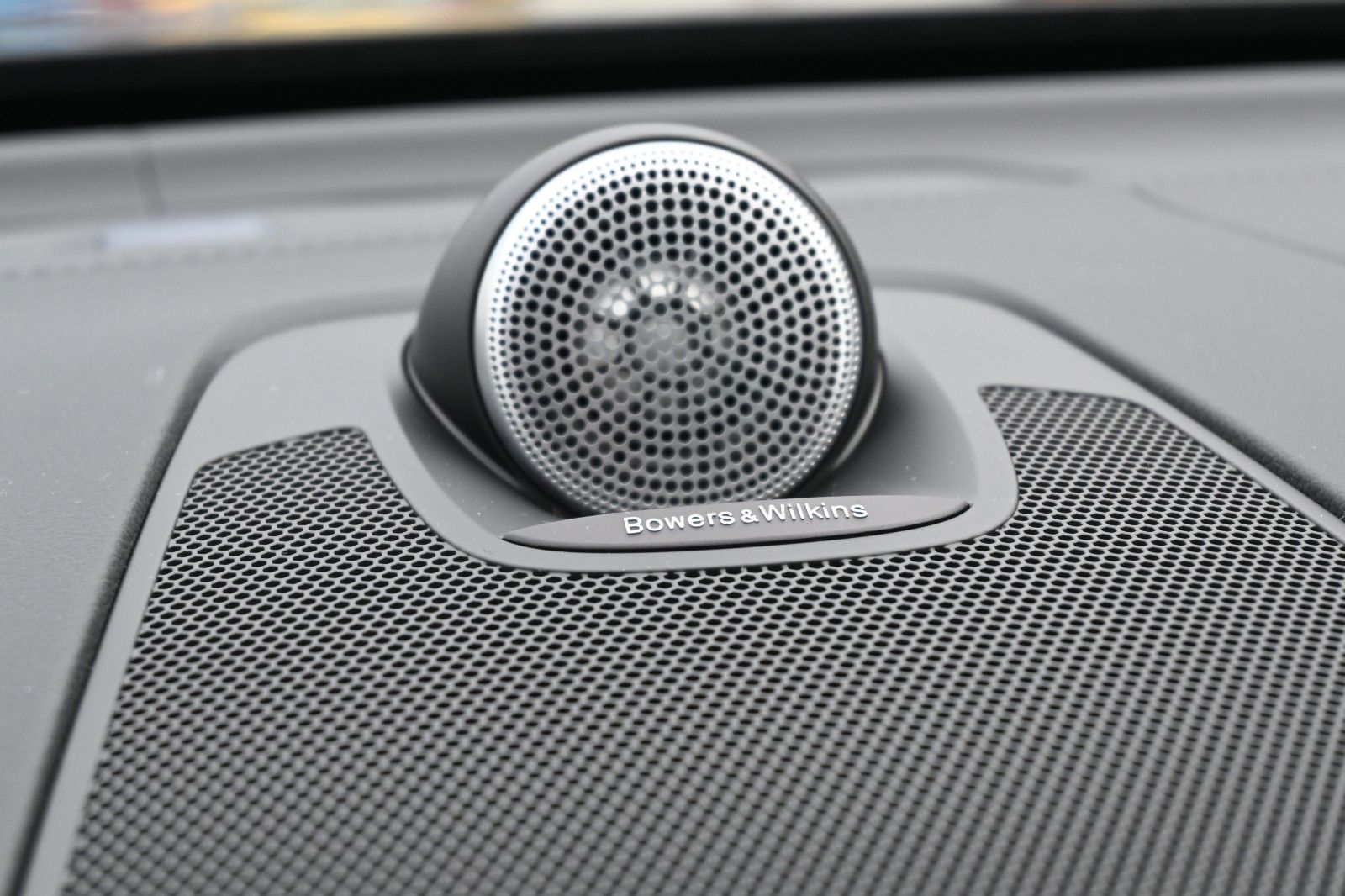Fahrzeugabbildung Volvo XC60 B4D AWD Ultimate Dark*STDHZG*B&W*LUFT*ACC