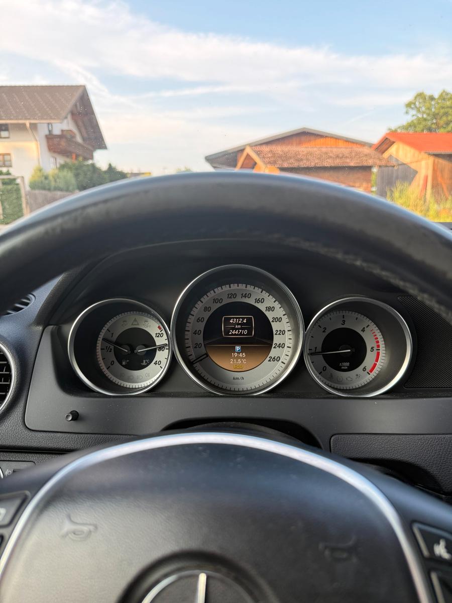 Mercedes-Benz C220 2011 — photo 8