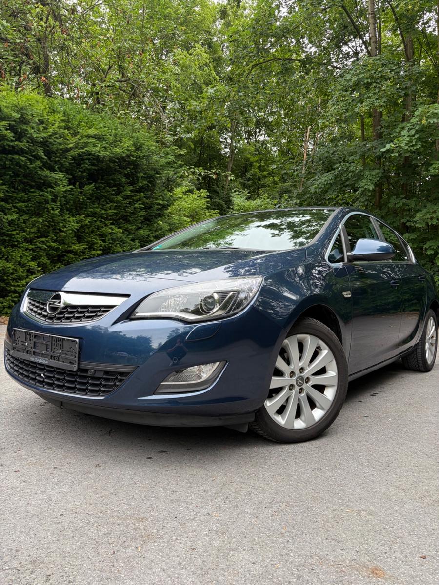 Opel Astra J Lim. 5-trg. Innovation/PDC/XENON/SHZ/AC