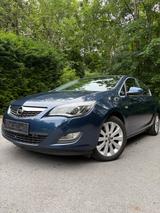 Opel Astra J Lim. 5-trg. Innovation/PDC/XENON/SHZ/AC - Opel Astra aus 2010: J