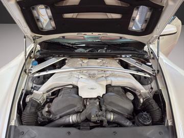 2011 Aston Martin DBS — миниатюра 16