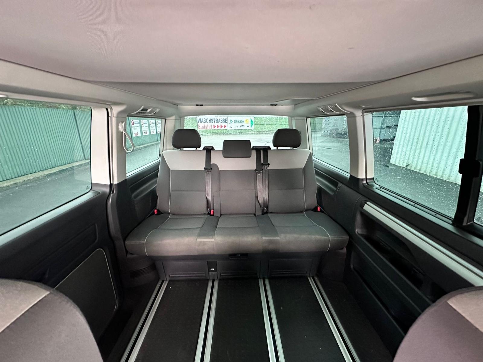 Volkswagen T5 California 2.0 TDI 180 ch DSG / Toit relevable / Chauffage auxiliaire / Store / Couchage