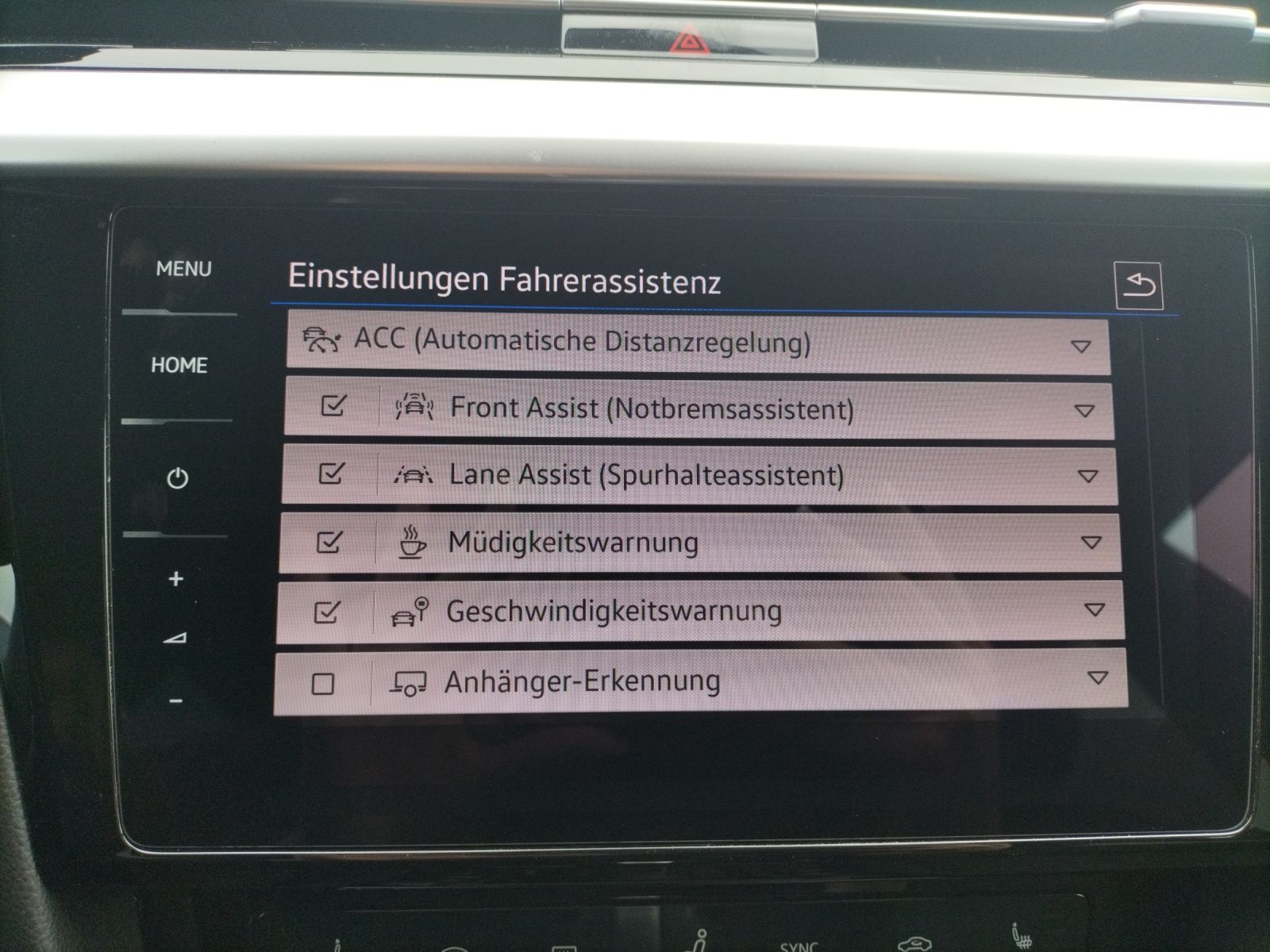 Fahrzeugabbildung Volkswagen Arteon SB TSI R-Line DSG Matrix AHK Navi AID ACC