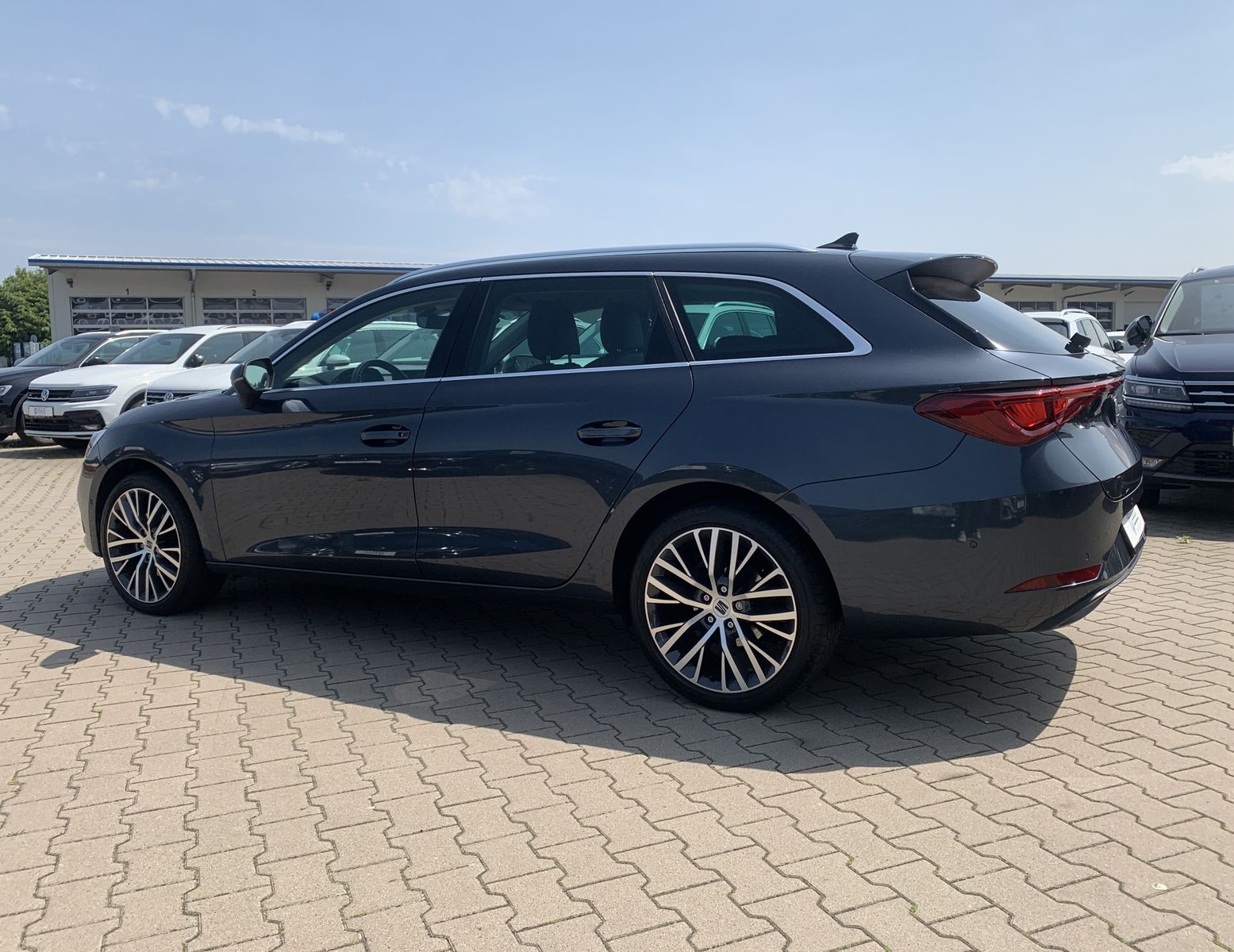 Fahrzeugabbildung SEAT Leon 2.0 TDI Xcellence*AHK*LED*Cam*VCOCK*Navi*