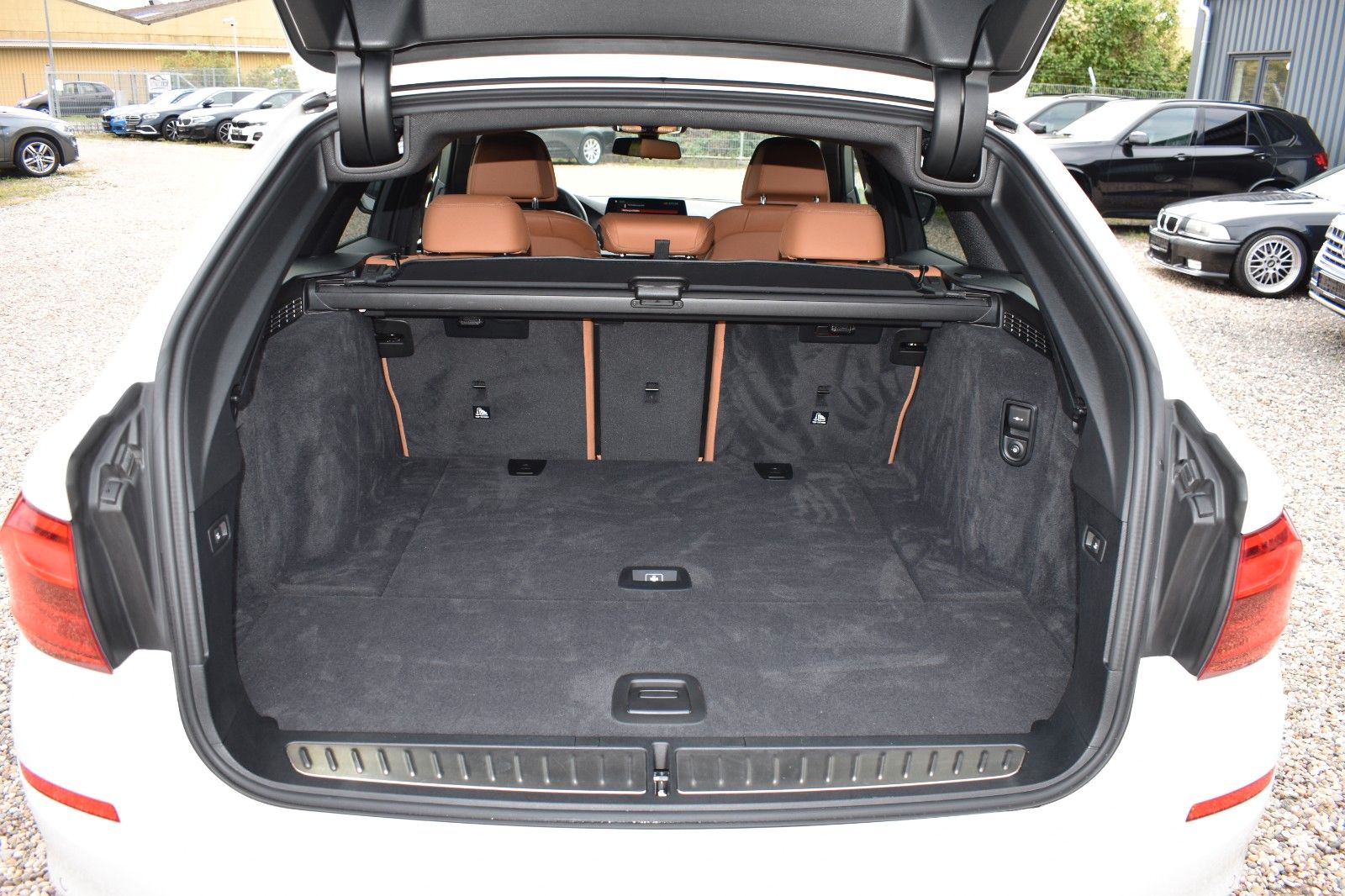 Fahrzeugabbildung BMW 530 d Touring Sport Line Panora Leder HUD AHK ke