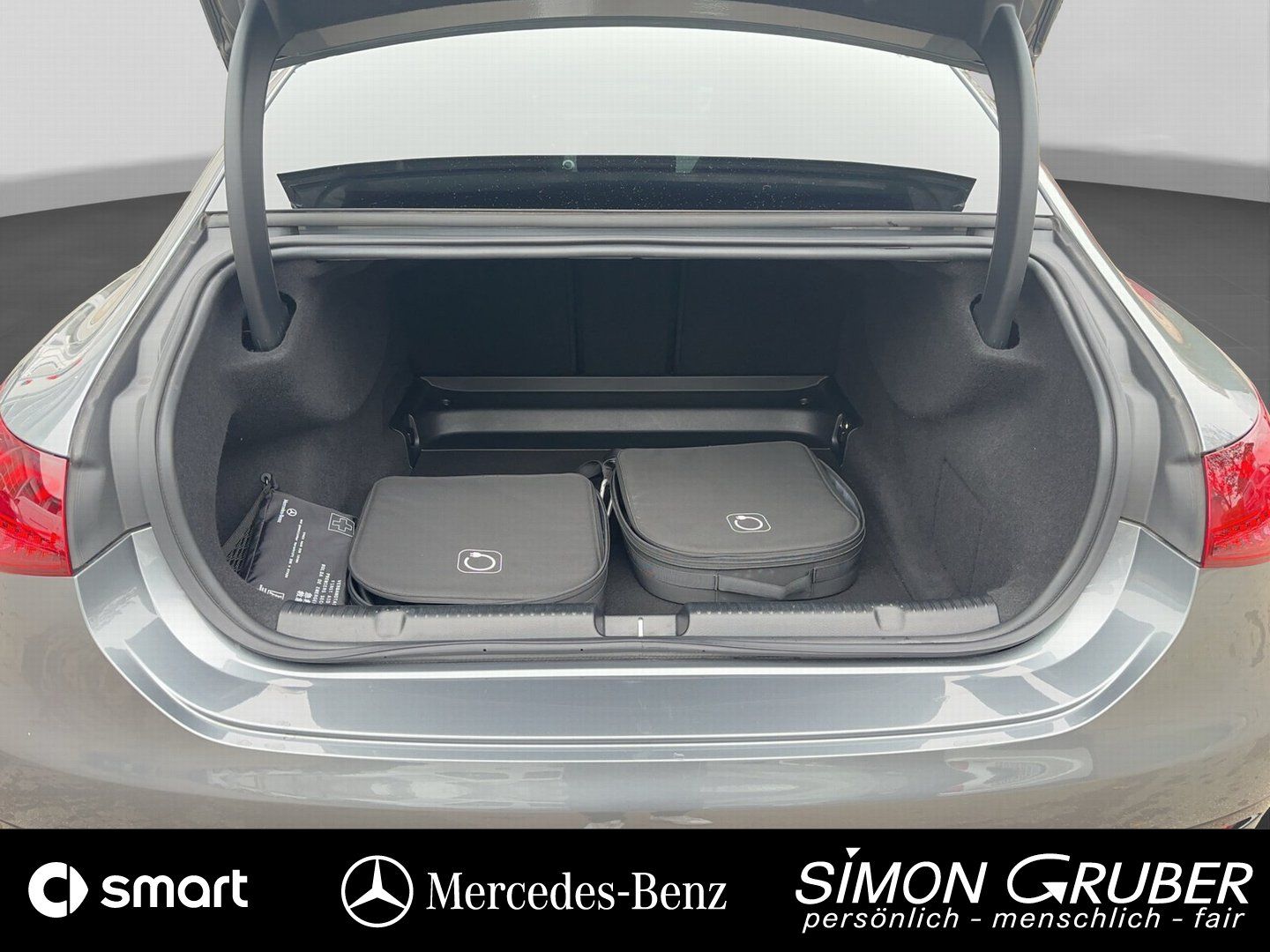 Fahrzeugabbildung Mercedes-Benz EQE 350 4M AMG Int/Ext Pano WP Distronic Md2024