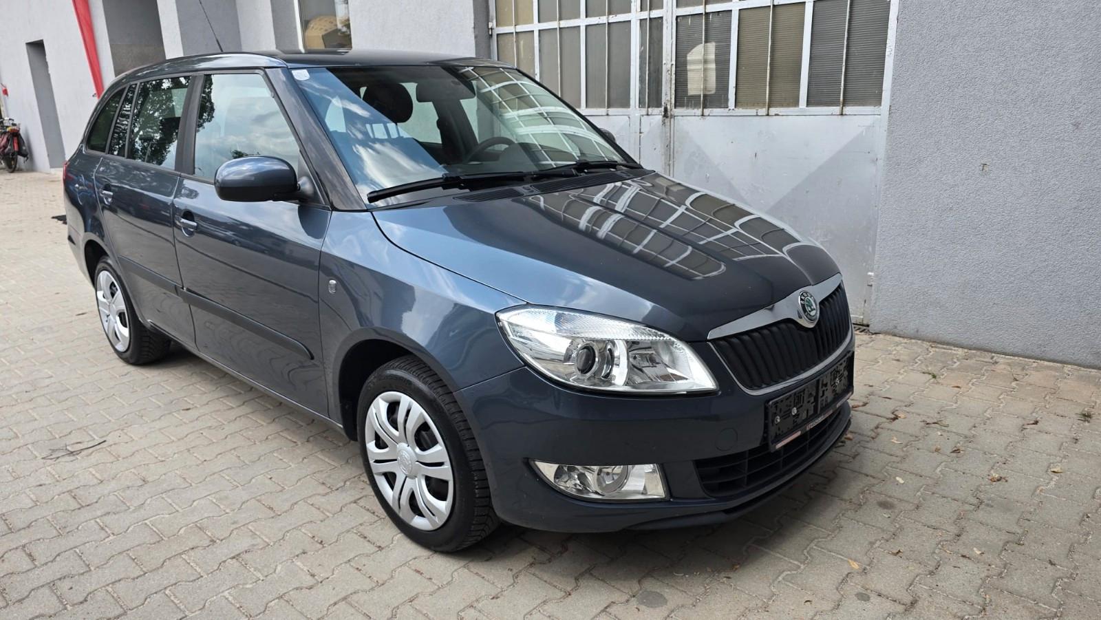 Skoda Fabia 2011 — rear view