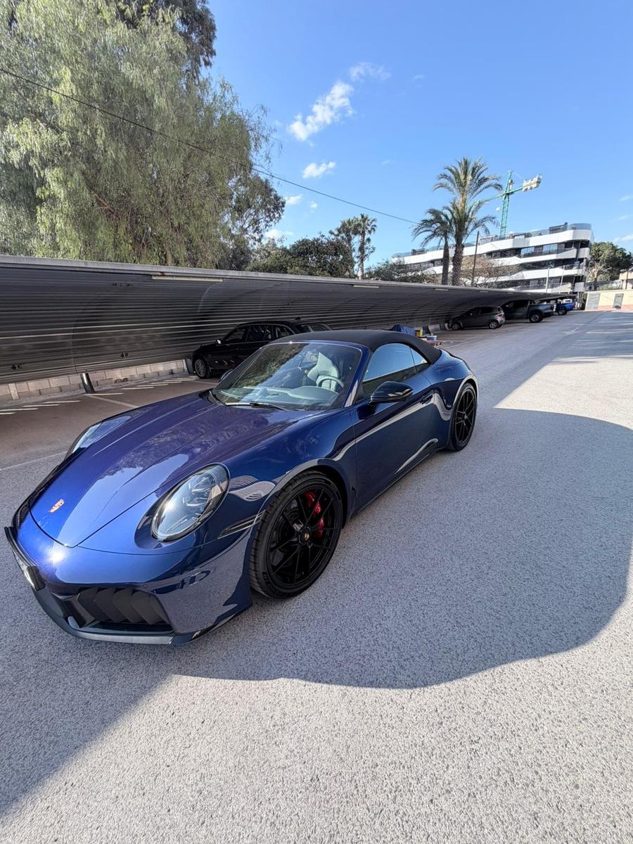 Porsche 911 Carrera 4 GTS T-Hybrid Cabriolet