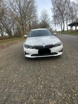 BMW 320d/xDrive/G21/Touring/TeilLeder/AppleCarPlay - BMW mit Diesel-Antrieb: Weiß, Teilleder, Kombi