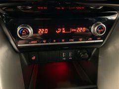 Fahrzeugabbildung Mitsubishi Eclipse Cross Select 2.4 l MIVEC PHEV 4WD